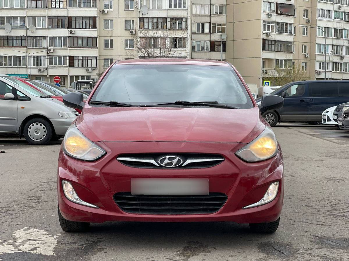 Купить Hyundai Solaris I седан, 2012 года, цвет: Красный, за 495000 руб. в  Санкт-Петербурге